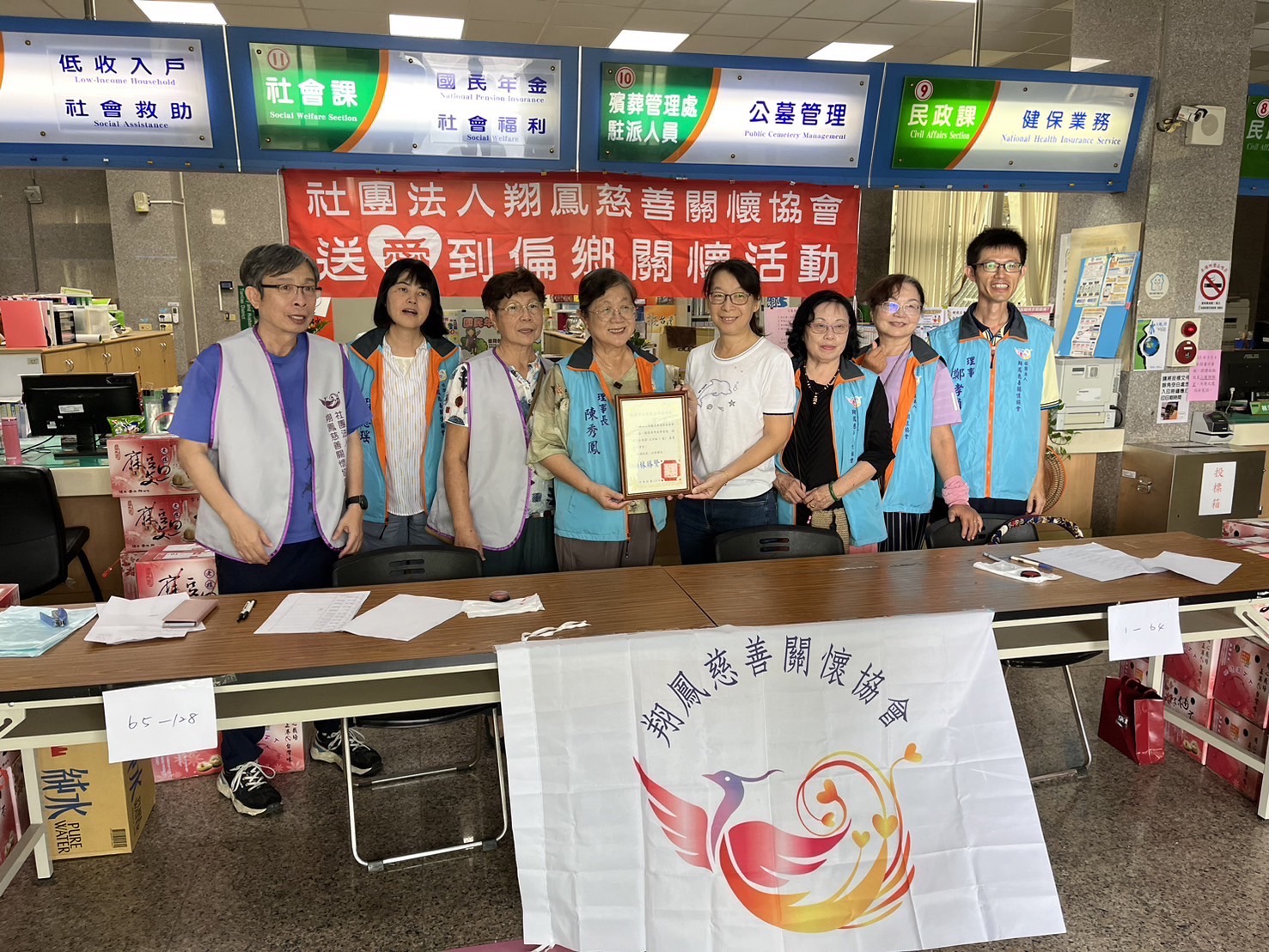 翔鳳慈善關懷協會關懷偏鄉 送愛到田寮 致贈弱勢家庭麻豆文旦賀中秋