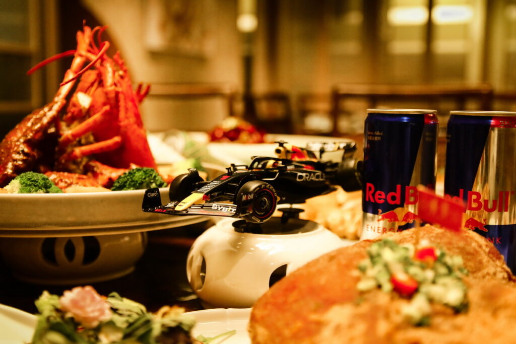 凡點16888桌菜贈Red Bull F1 模型賽車