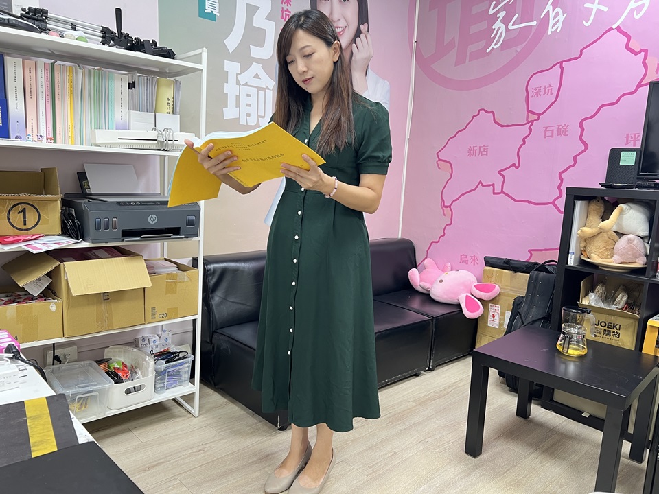 【美人瑜媽媽2-1】白衣媽媽一席話 主播從政躋身新北議會「7小福」 204 248240831a01