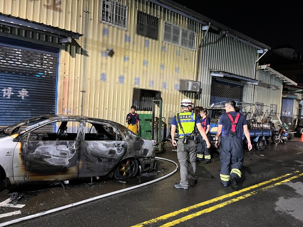 65歲男索討岳父遺物不成 縱火燒車再拿刀自吻身亡 201 cnews204240831a02