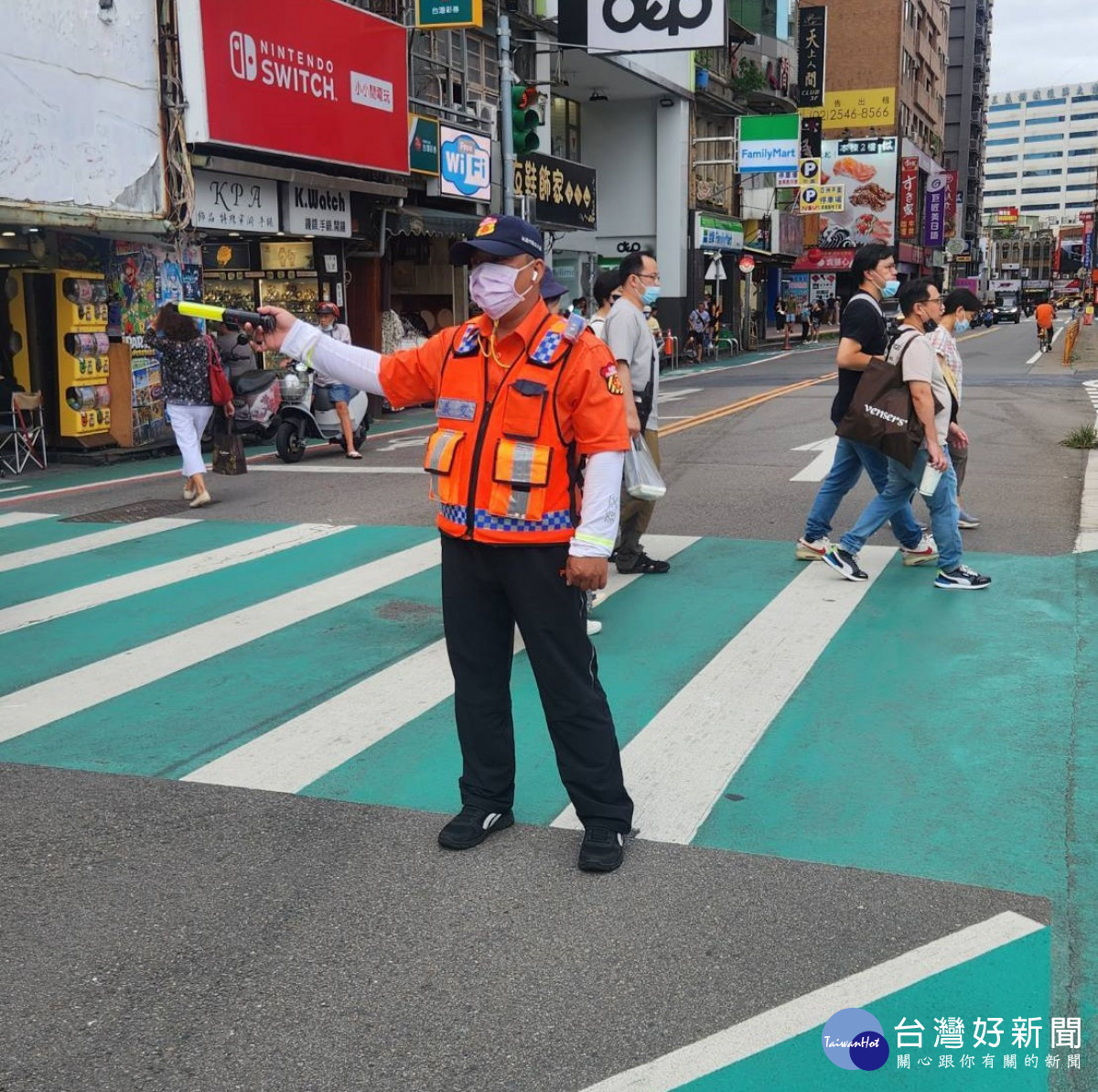 桃園分局規劃警力及義交於踩街遊行路線交通疏導管制。<br /><br /> <br /><br /> 