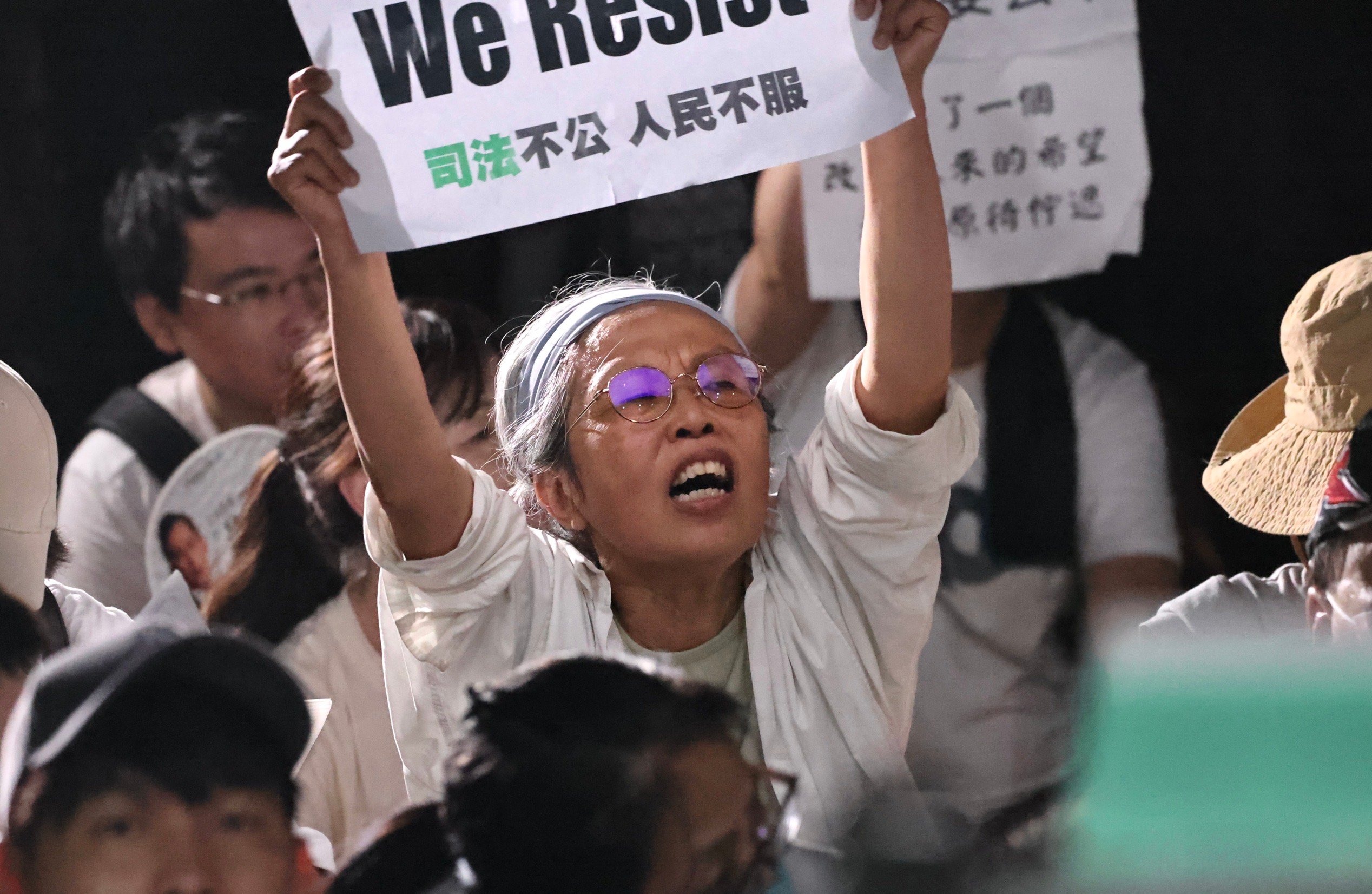 民眾黨小草持續在北檢外聚集聲援柯文哲。林啟弘攝