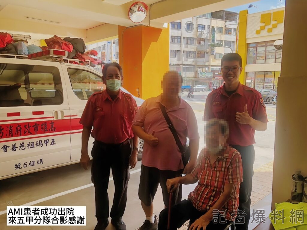 ▲老婦與家屬前往消防隊感謝。（圖／高市消防局提供）