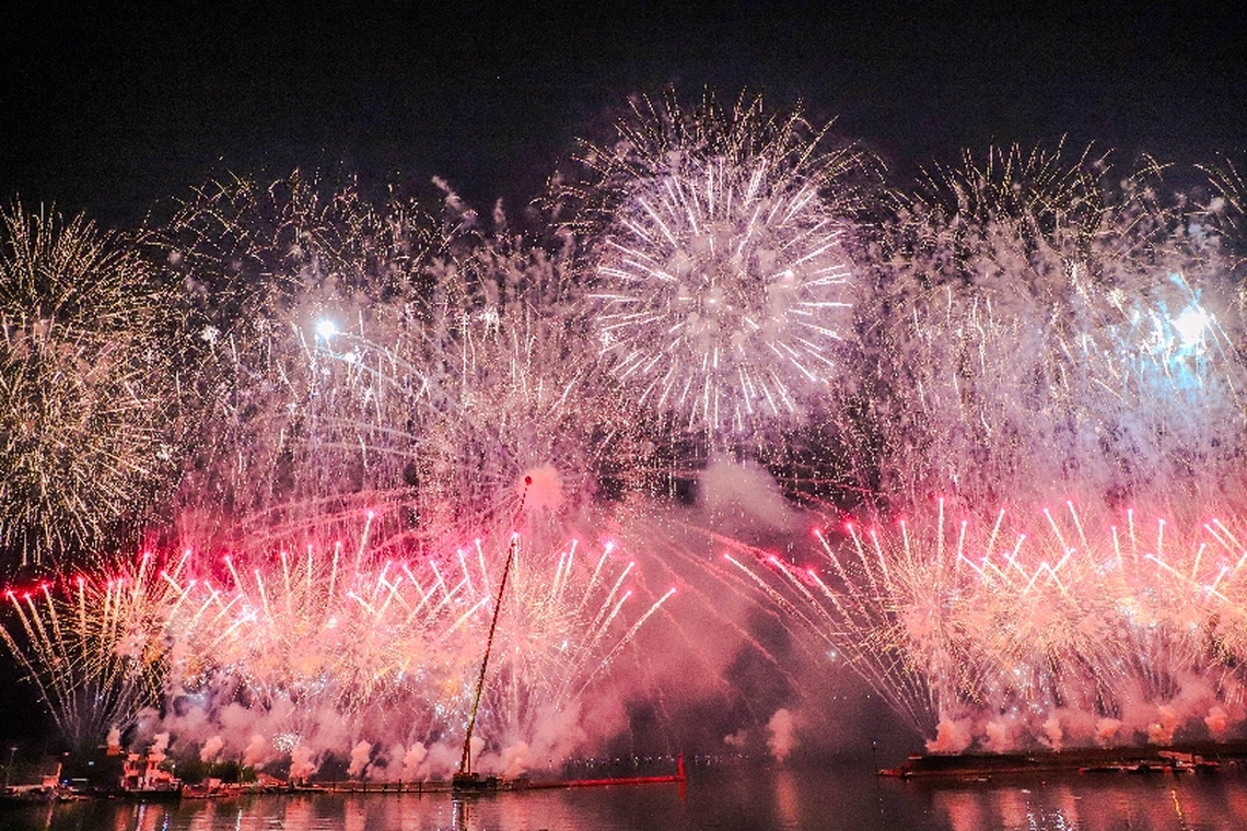嘉義東石海之夏登場 長達12分鐘發射超過1.7萬發最大砲彈規格達16吋高空煙火秀震撼全場 美不勝收