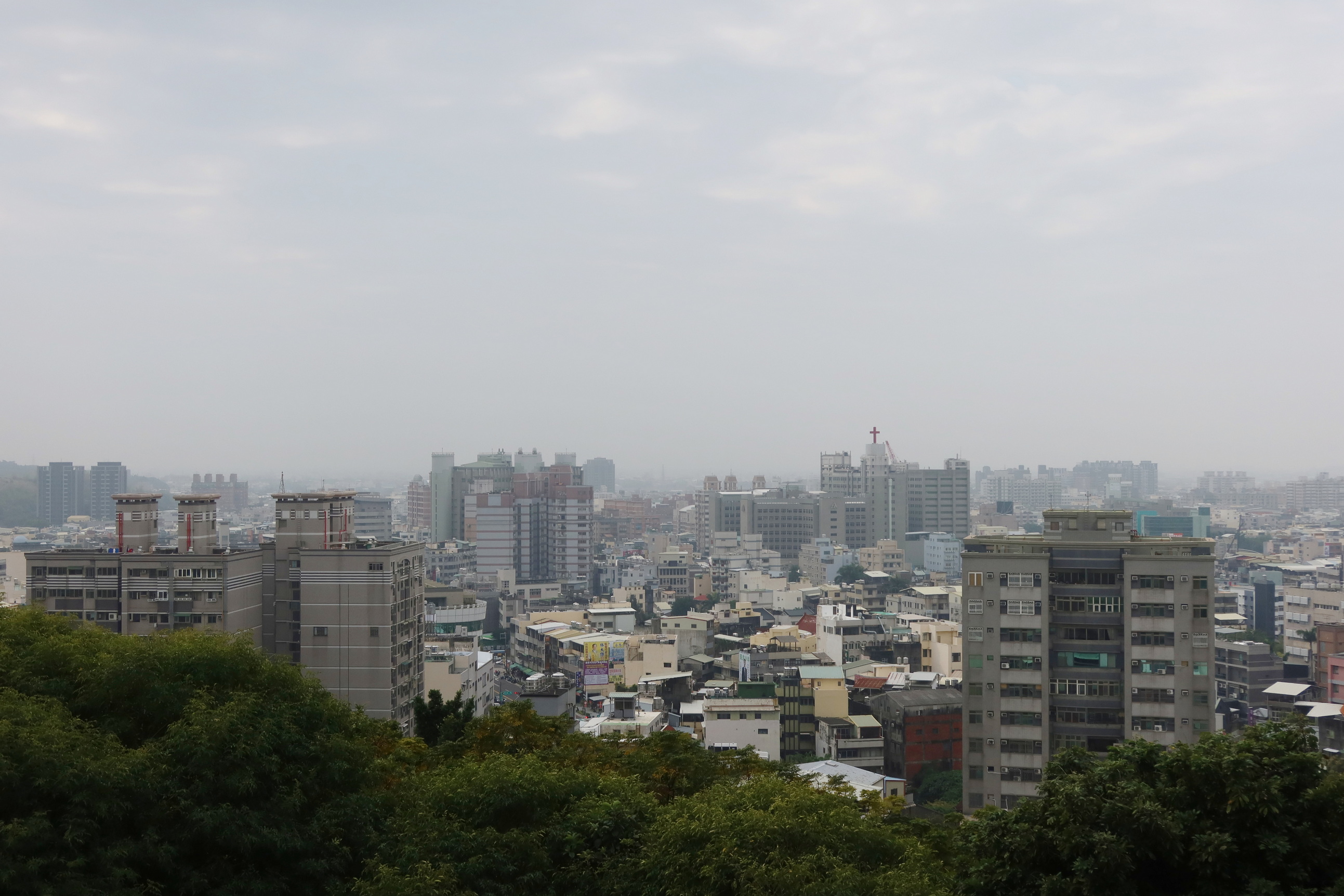 ▲彰化縣地方稅務局公告：113年的地價稅將於11月1日開徵，減免申請請於9月23日前完成。（記者張溎壕攝）