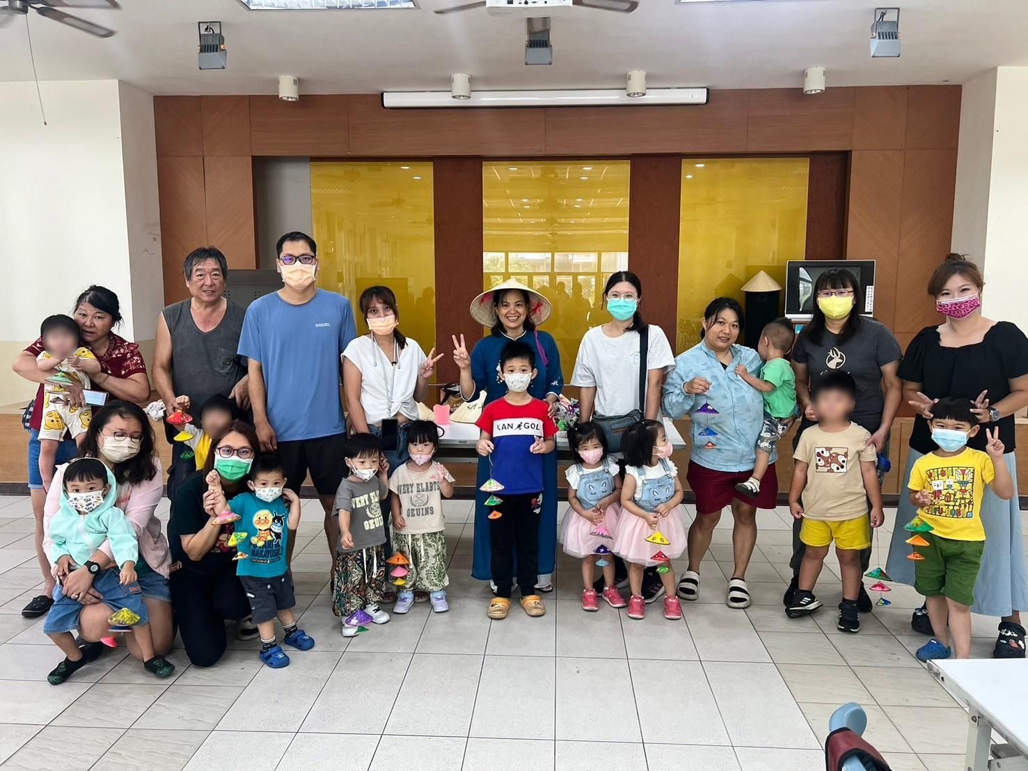 伊甸林園據點舉辦「越來越好玩」親子活動大合影