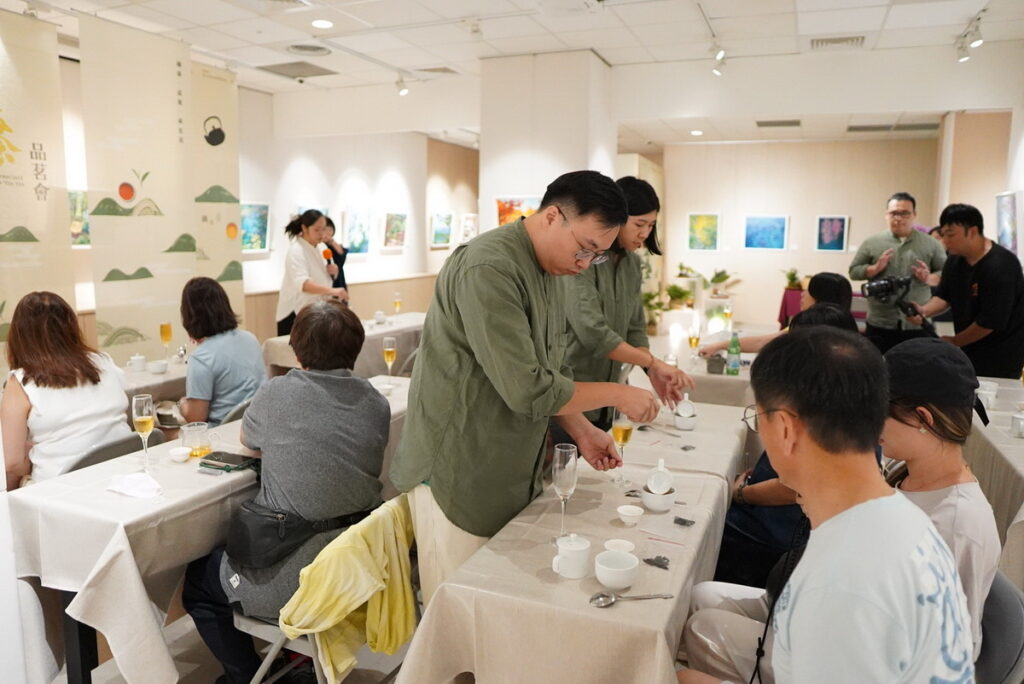 邀請民眾透過五官體驗鐵觀音茶