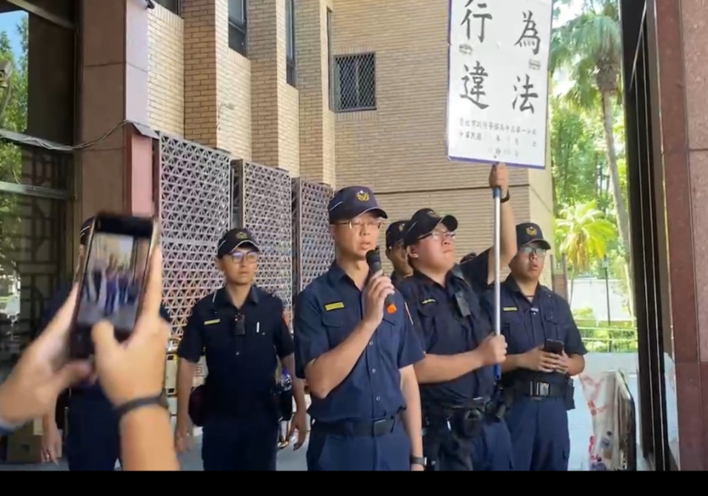 小草百人聚集北檢門口 相信柯文哲清白 226 248240901a04