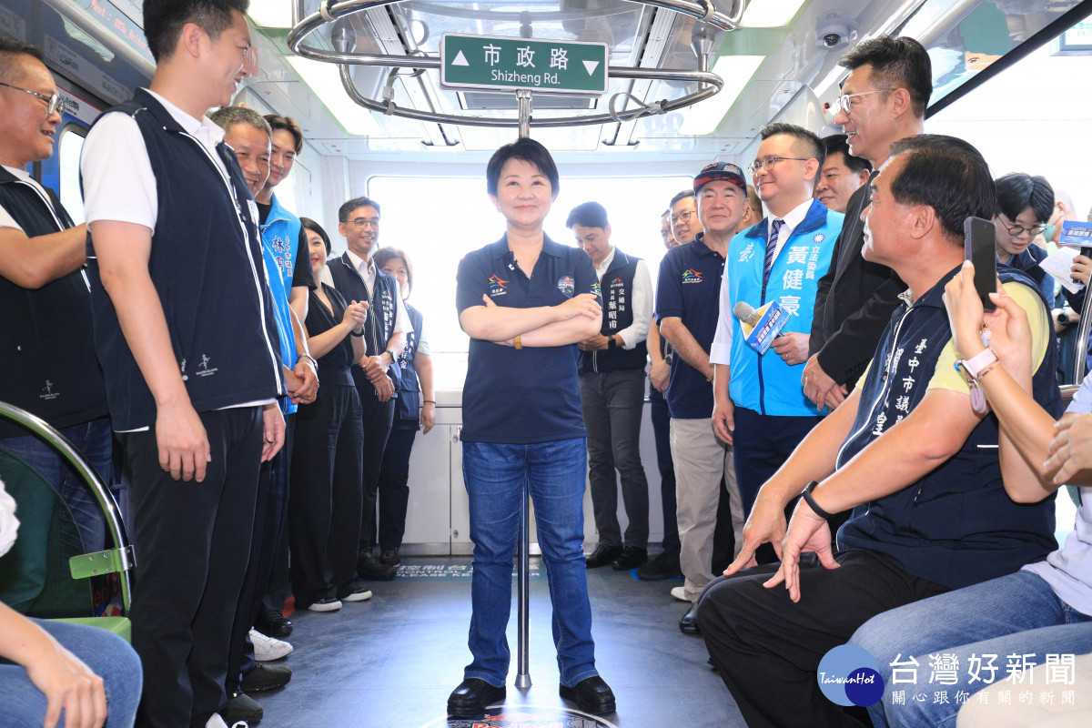 盧市長開箱Red Bull Showrun Taichung捷運彩繪列車