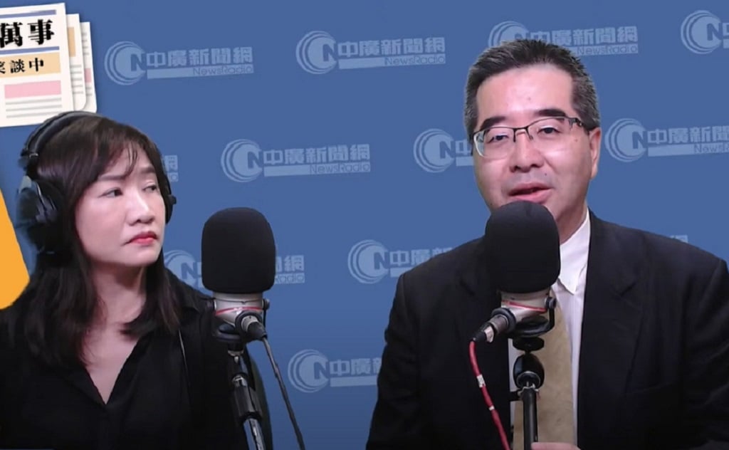 馬英九基金會執行長蕭旭岑(右)接受主持人王淺秋(左)專訪提到,馬英九當年被司法追殺的軌跡和現在的柯文哲很像。翻攝「中廣新聞網」YT頻道