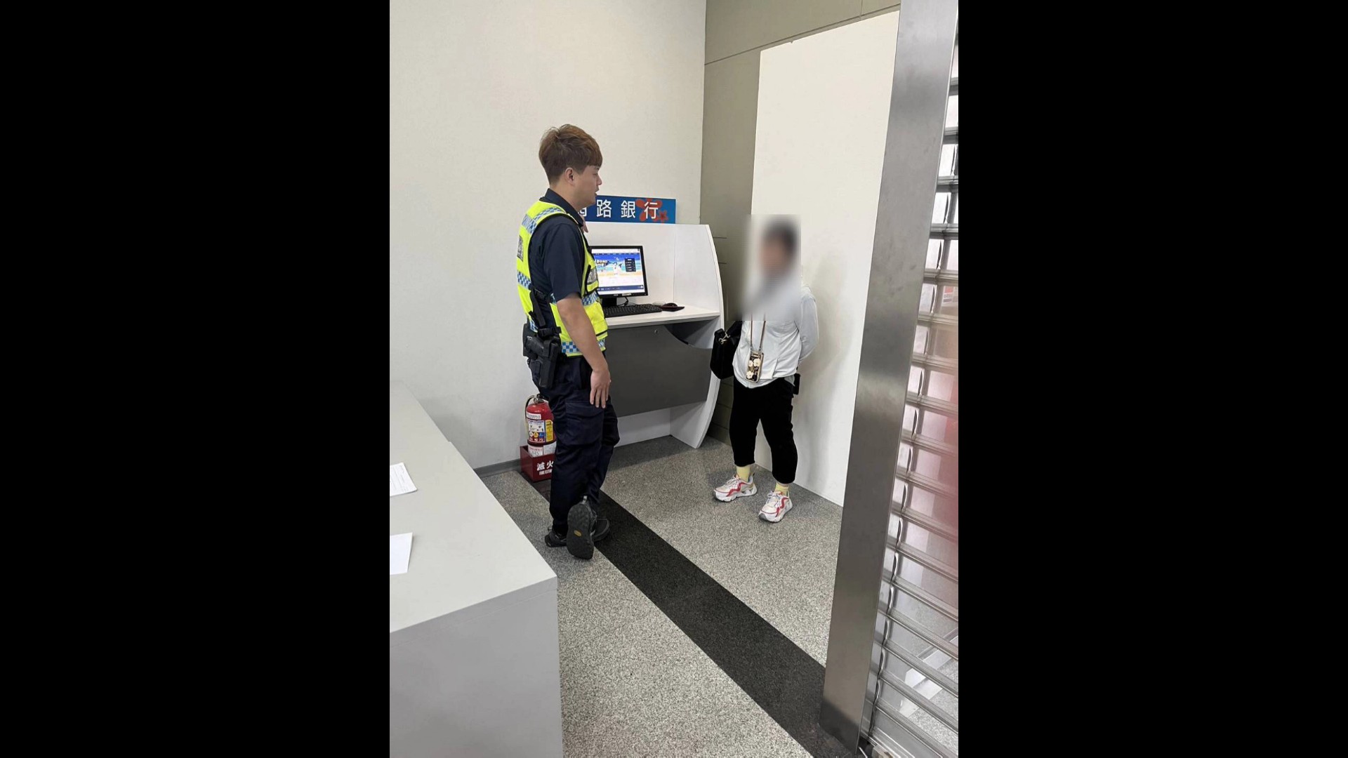 ▲鹿港鎮一名57歲黃姓婦人陷入網戀詐騙，險些將近千萬元積蓄全部送進騙徒口袋，警方及家人出面極力勸說，保住最後的300萬元。（警方提供）