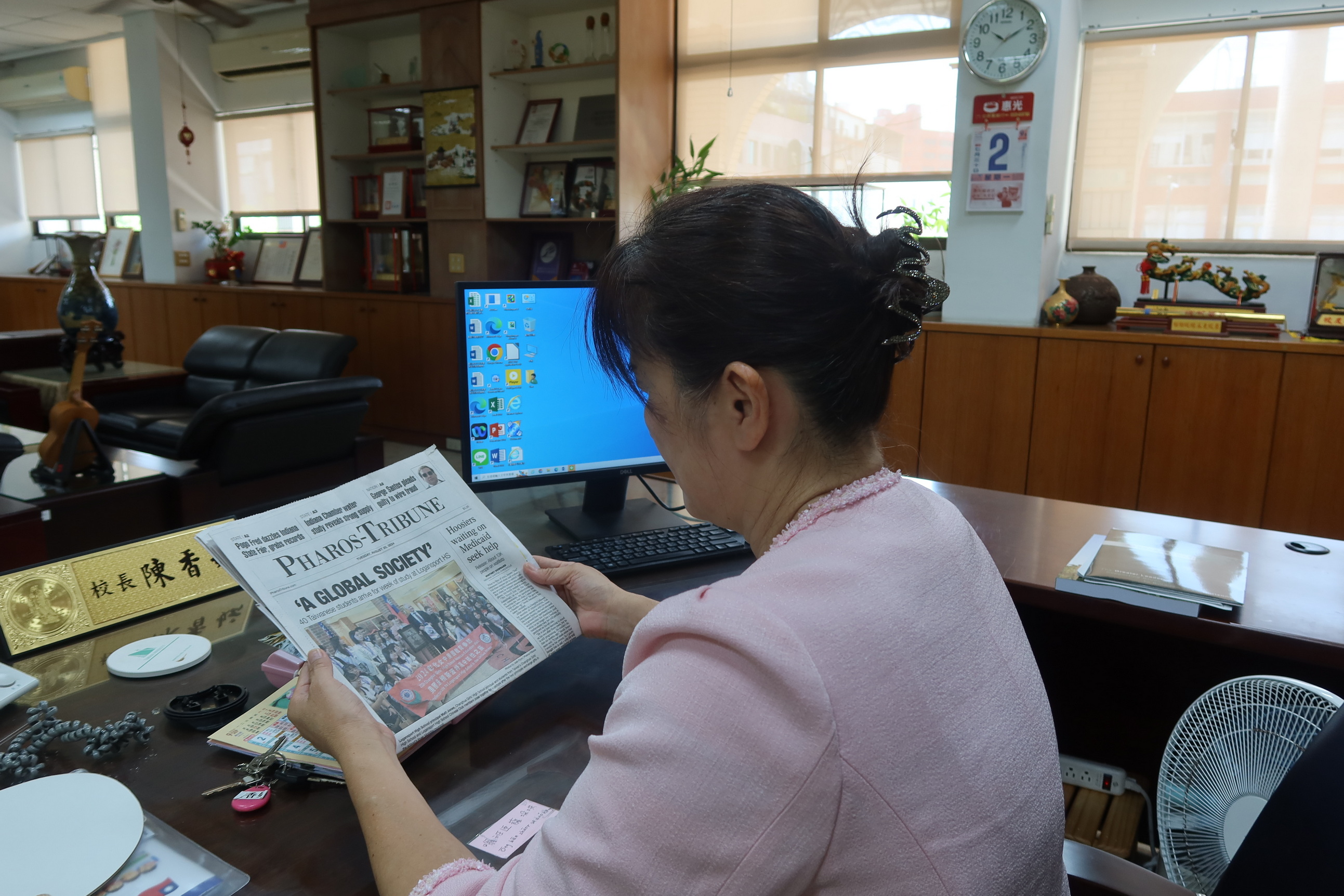 ▲彰化女中校長陳香妘和同學們分享這趟「美國交流學習之旅」豐富收穫。（記者張溎壕攝）
