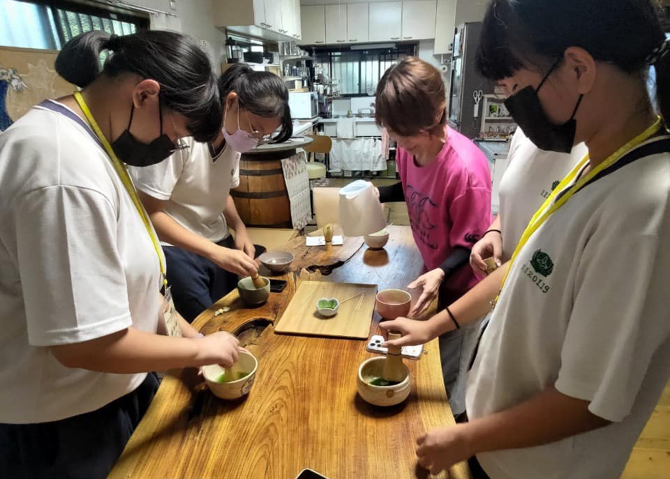 師生體驗到訪日本,絕不能錯過的自製抹茶飲。