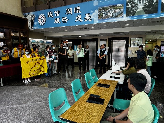 可能是 14 個人和文字的圖像