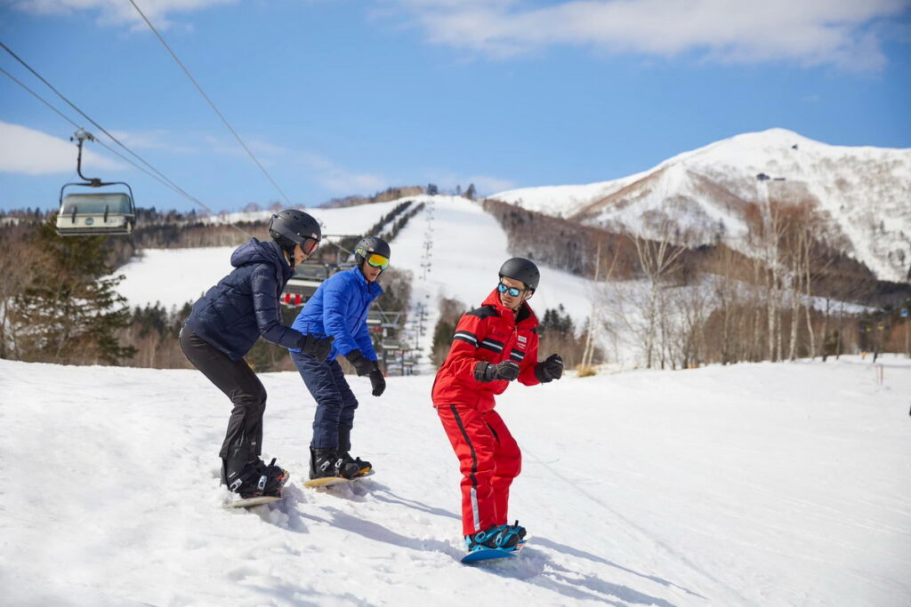 全包式假期領導品牌Club Med觀察,相較於1、2月滑雪旺季,12月中上旬的滑雪旅費在房價和機票上更加實惠,便宜2-3成。圖片來源:Club Med
