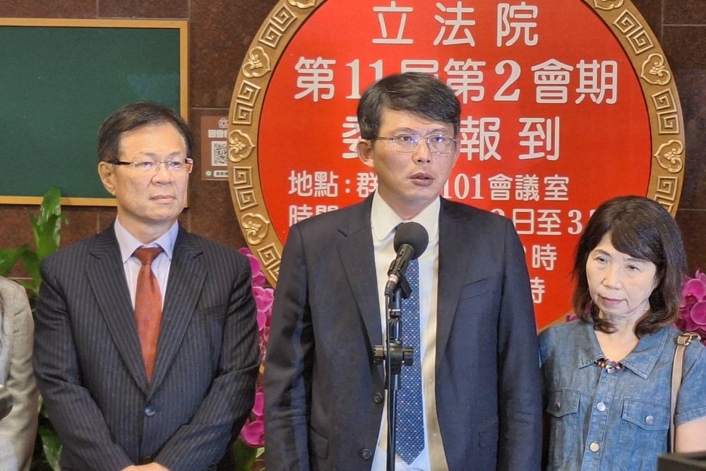 民眾黨立委徹夜未眠赴立院報到 黃國昌促韓國瑜:及早開議 262 民眾黨立委徹夜未眠赴立院報到 黃國昌促韓國瑜:及早開議 261