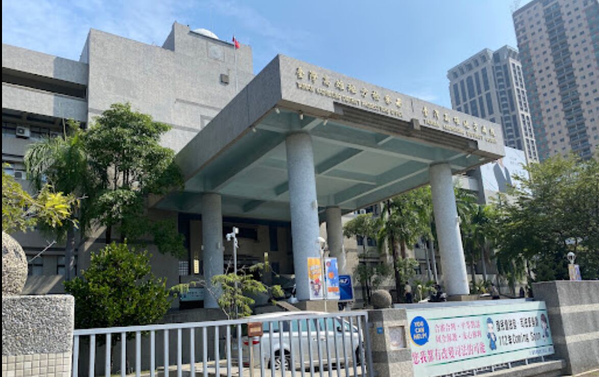 人夫牽手正妹店員出遊　自拍出浴照「沒妳在不會變大」被妻抓包 261