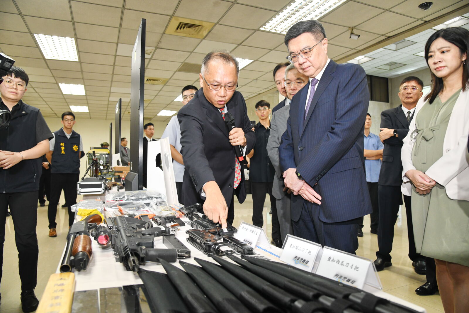 警政署全國掃黑肅槍逮419人 卓榮泰撂狠話「要讓黑道無處躲」 264 警政署全國掃黑肅槍逮419人 卓榮泰撂狠話「要讓黑道無處躲」 263