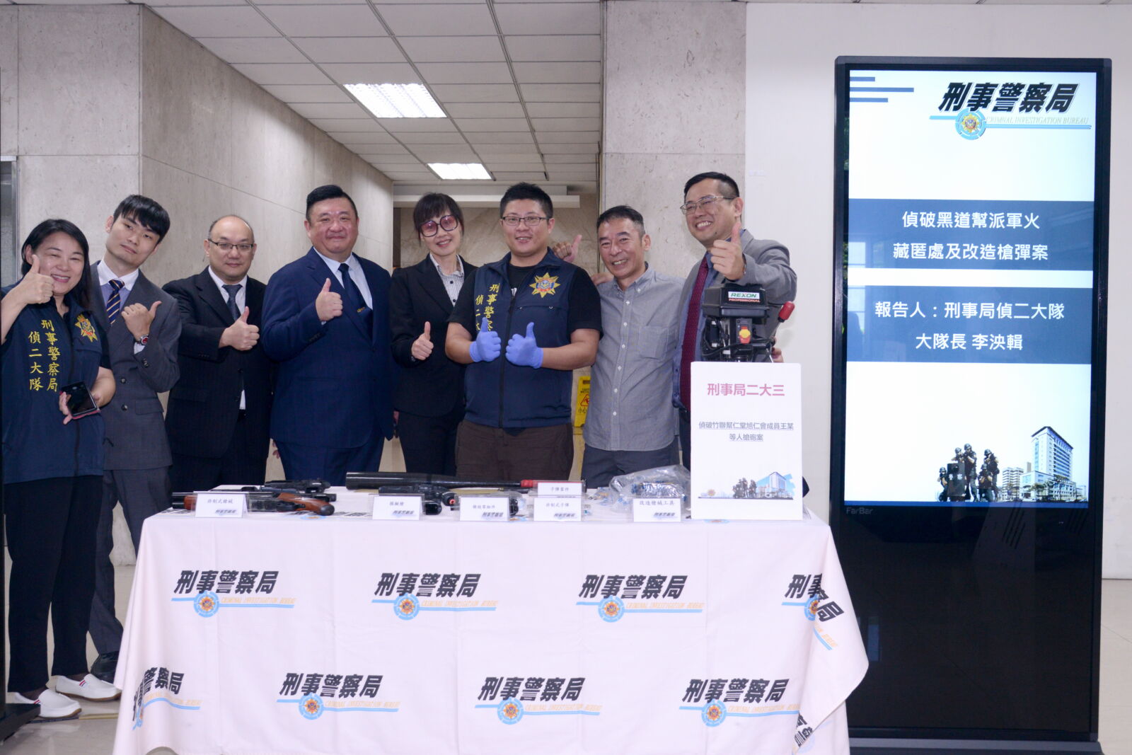 警政署全國掃黑肅槍逮419人 卓榮泰撂狠話「要讓黑道無處躲」 266 警政署全國掃黑肅槍逮419人 卓榮泰撂狠話「要讓黑道無處躲」 265