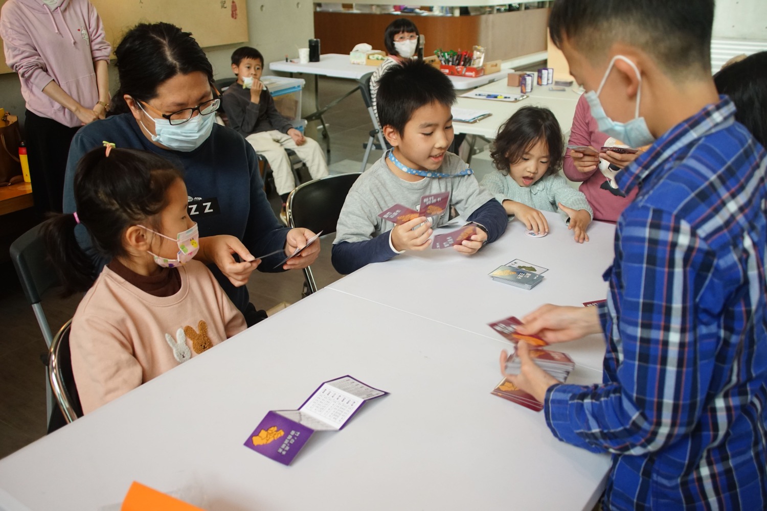 小朋友經由桌遊認識在地文化。(圖/記者黃溎芬翻攝)