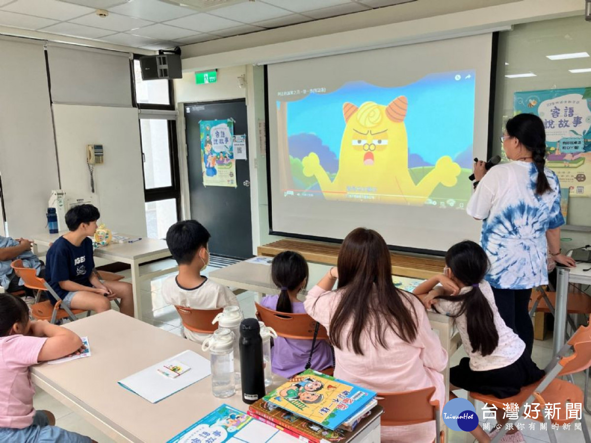 新屋區公所為了推廣客語教育,暑假期間共規劃了8場次的客語說故事的活動。