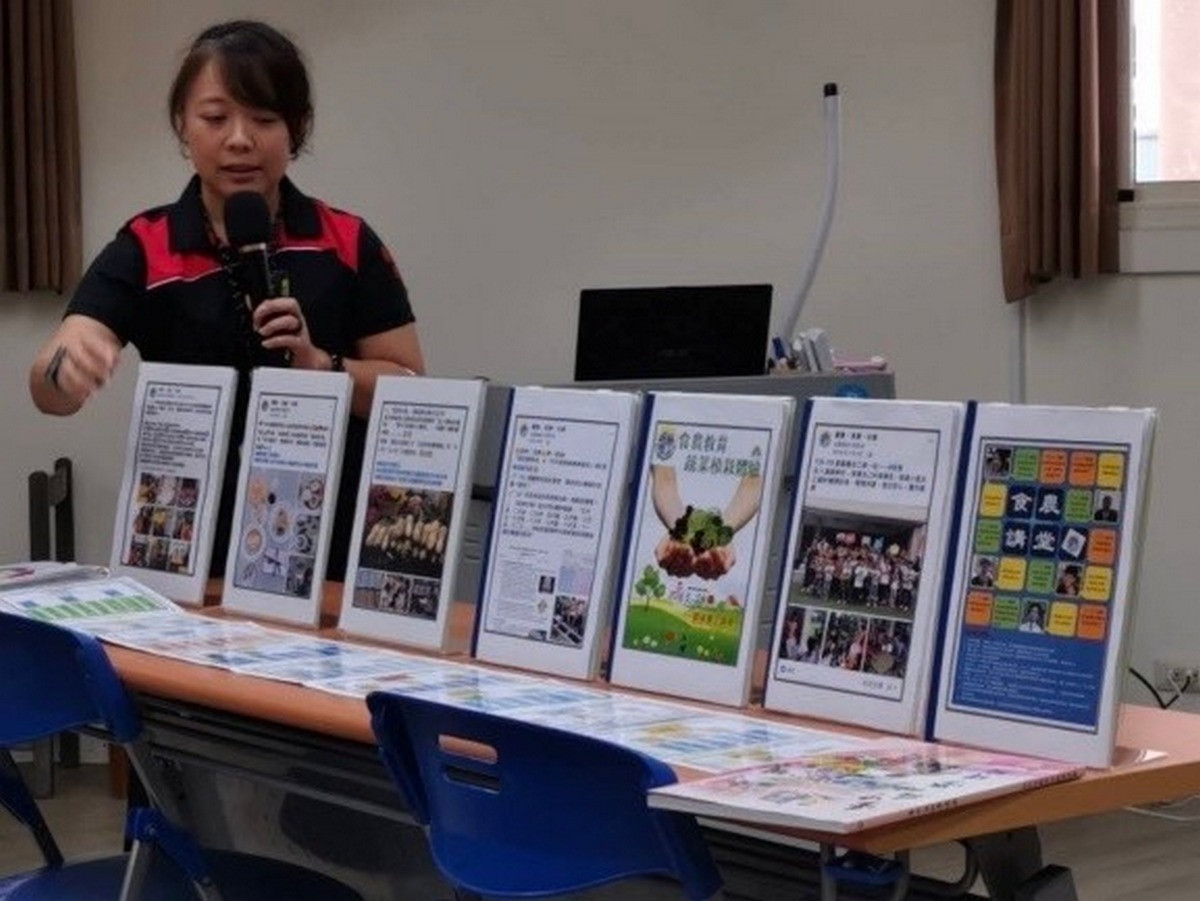 劉雅欣校長她的工作不僅限於學校,她的服務涵蓋了家庭、社區及社會的各個方面。(圖/暨大提供)