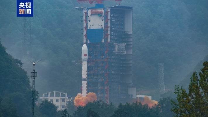 中共發射運載火箭通過我防空識別區, 國軍全程警戒應處。翻攝中國央視