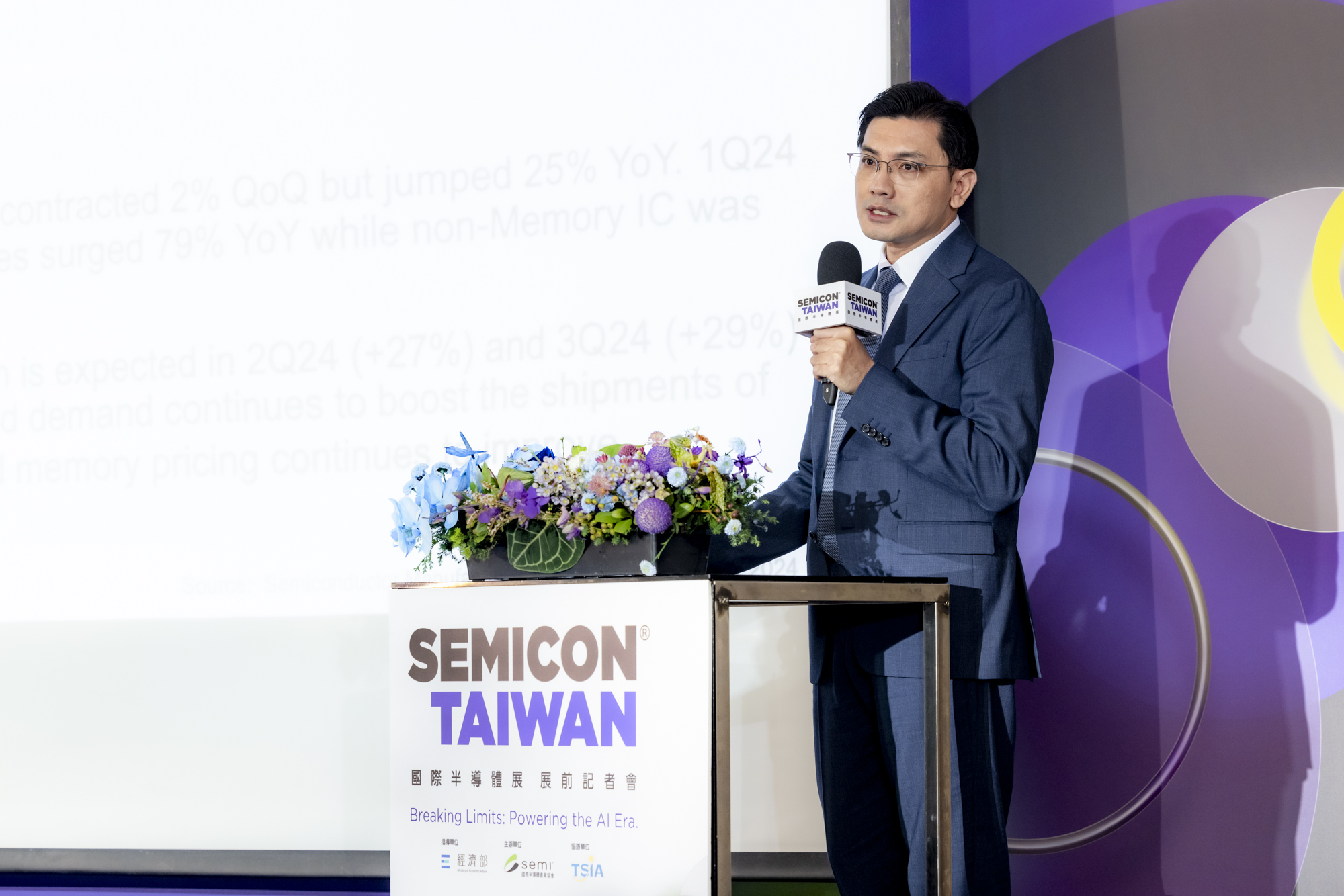 Semi 產業研究資深總監曾瑞榆指出半導體市場有望於2025年呈現強勁復甦,2030年ai半導體市場年複合成長率更將高達24%