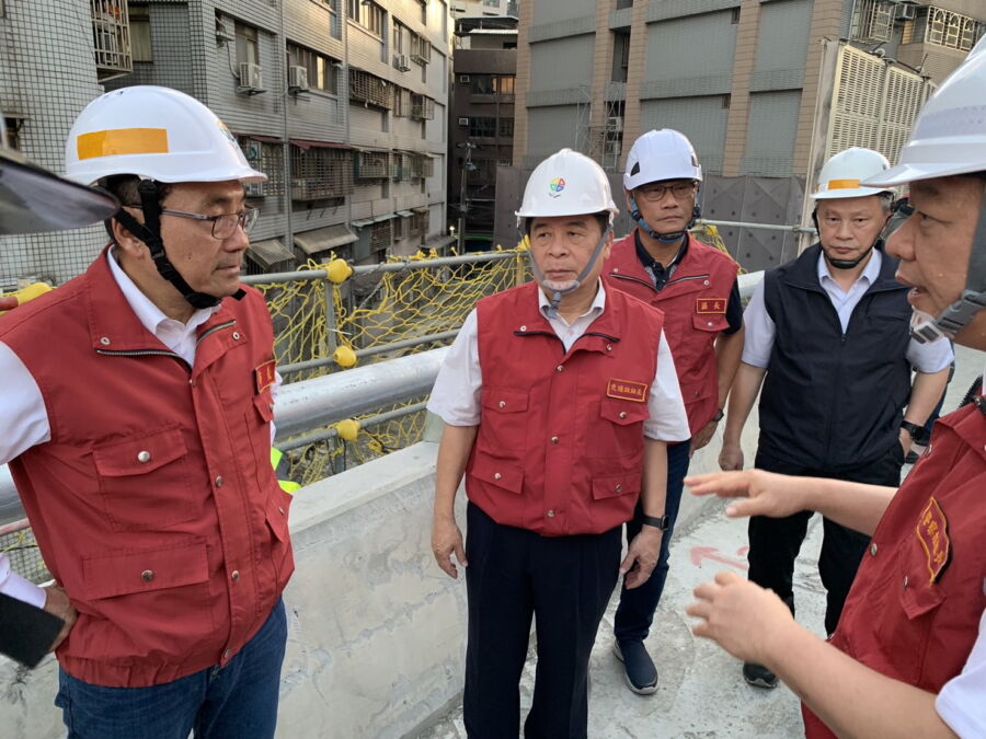 圖／新北市長侯友宜今（3）日下午前往視察台1線中山高架橋的搶修進度。（新北市政府交通局提供）