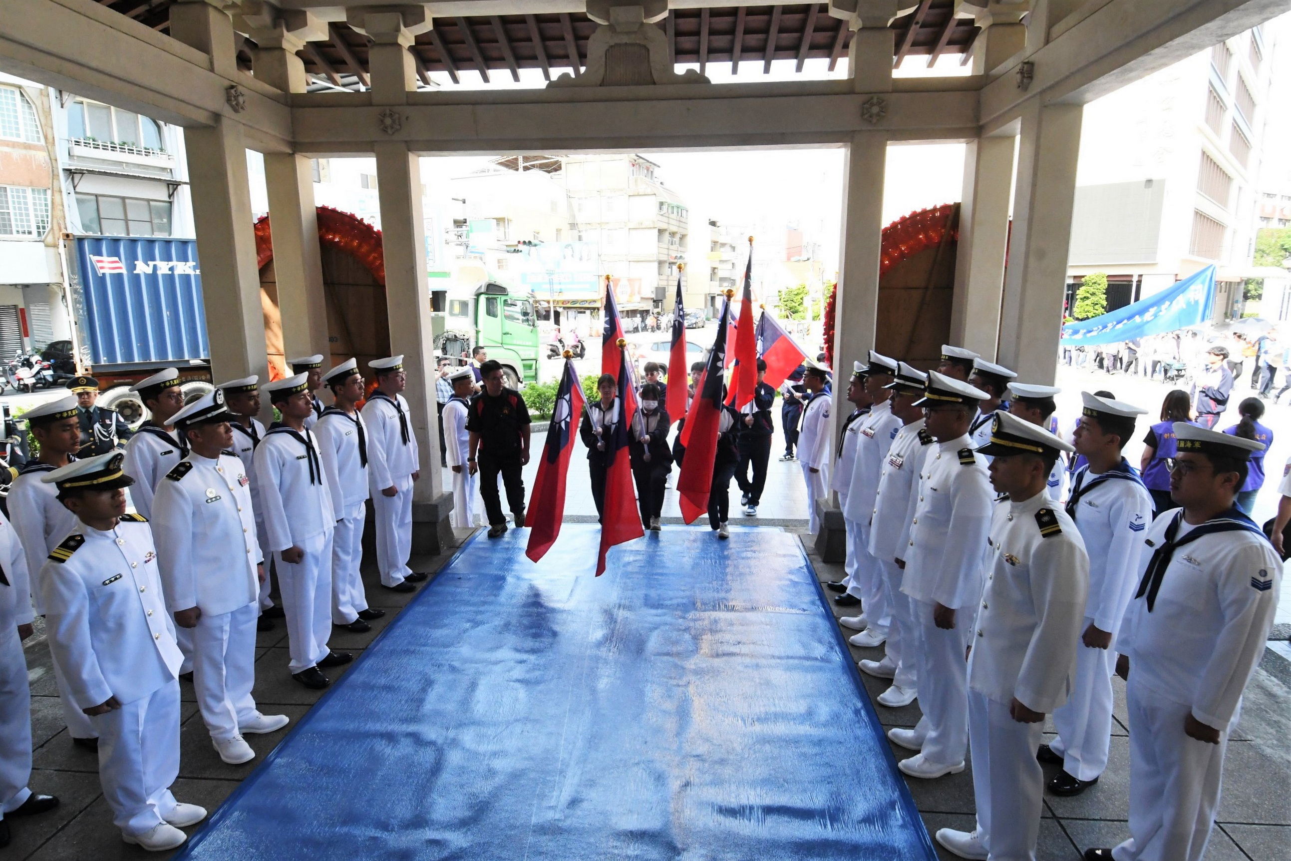 ▲彰化縣113年各界秋祭國殤大典，彰化縣長王惠美與陸軍第10軍團指揮官李中將共同擔任主祭，追悼為國捐軀及因公殉難的官兵與烈士英靈。（縣政府提供）