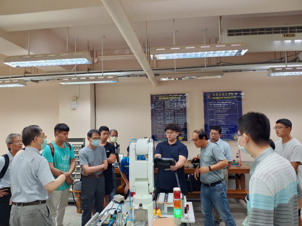 吳鳳科技大學為期五天的「機器人工程師初階術科種子師資培訓活動」