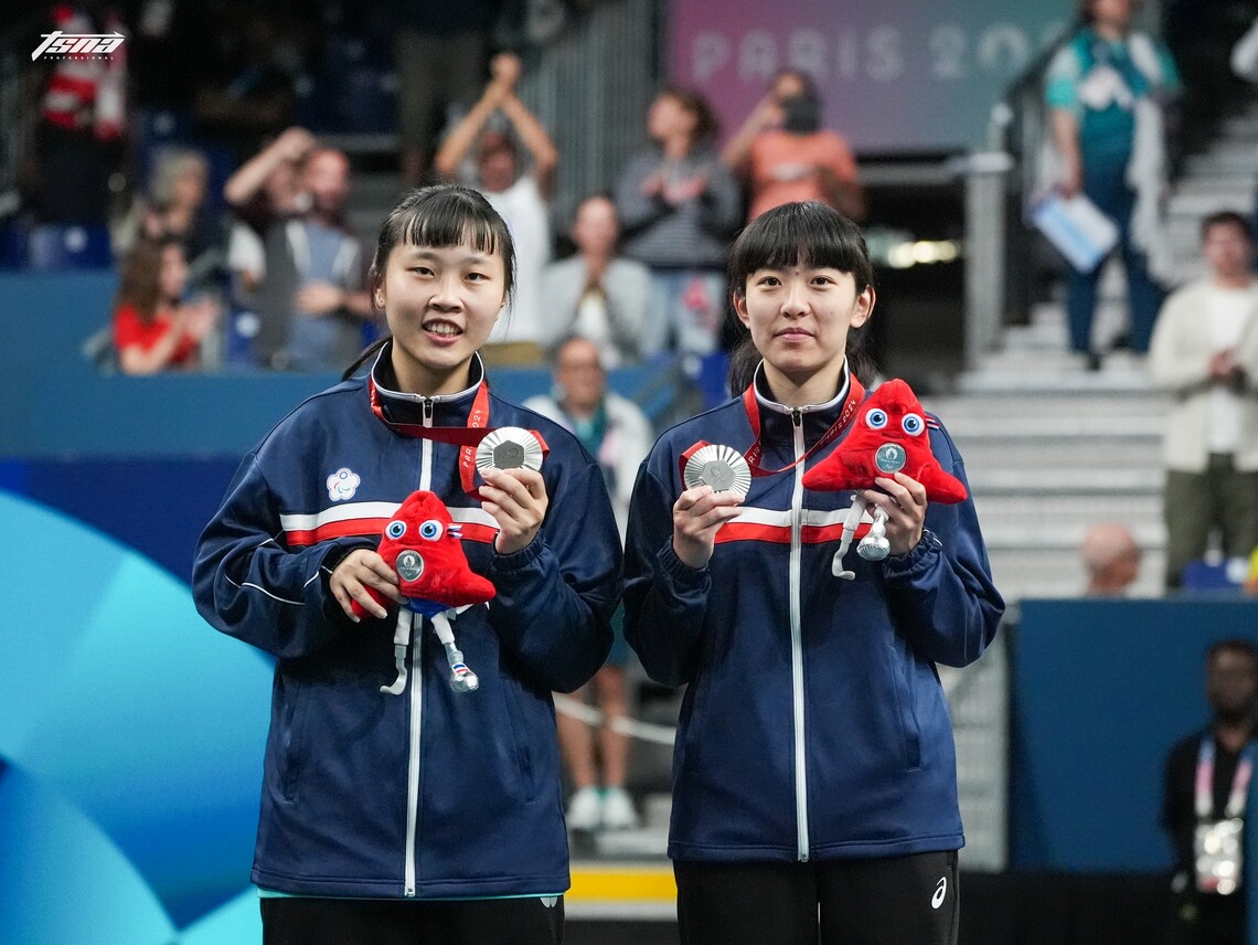 漾新聞|高雄大學田曉雯、林姿妤 巴黎帕運桌球女雙摘銀