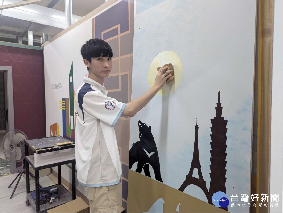 桃竹苗分署培訓的漆作裝潢國手李俊誠，為備戰國際技能競賽勤加練習。<br /><br /> 