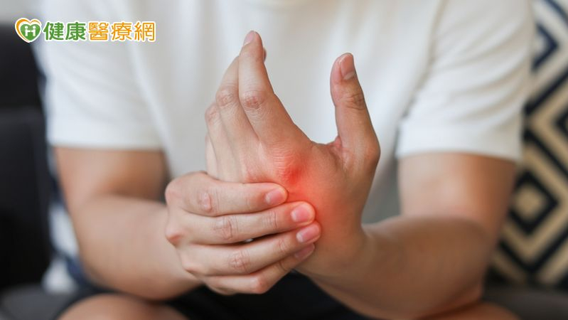 35歲壯男被機台壓傷手掌 「鏡像治療」助恢復功能