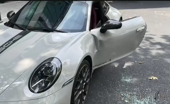 保時捷 開車門