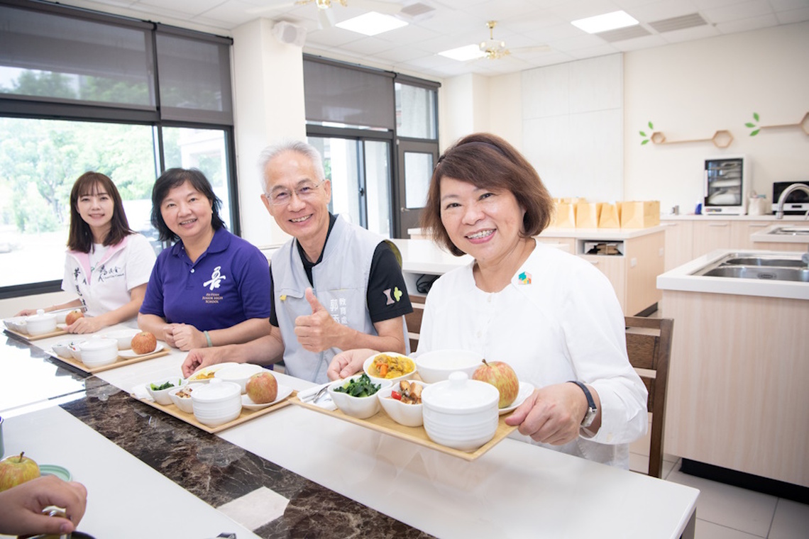 嘉義市全國首創增設午餐食育組 黃敏惠市長推動學校食在心安