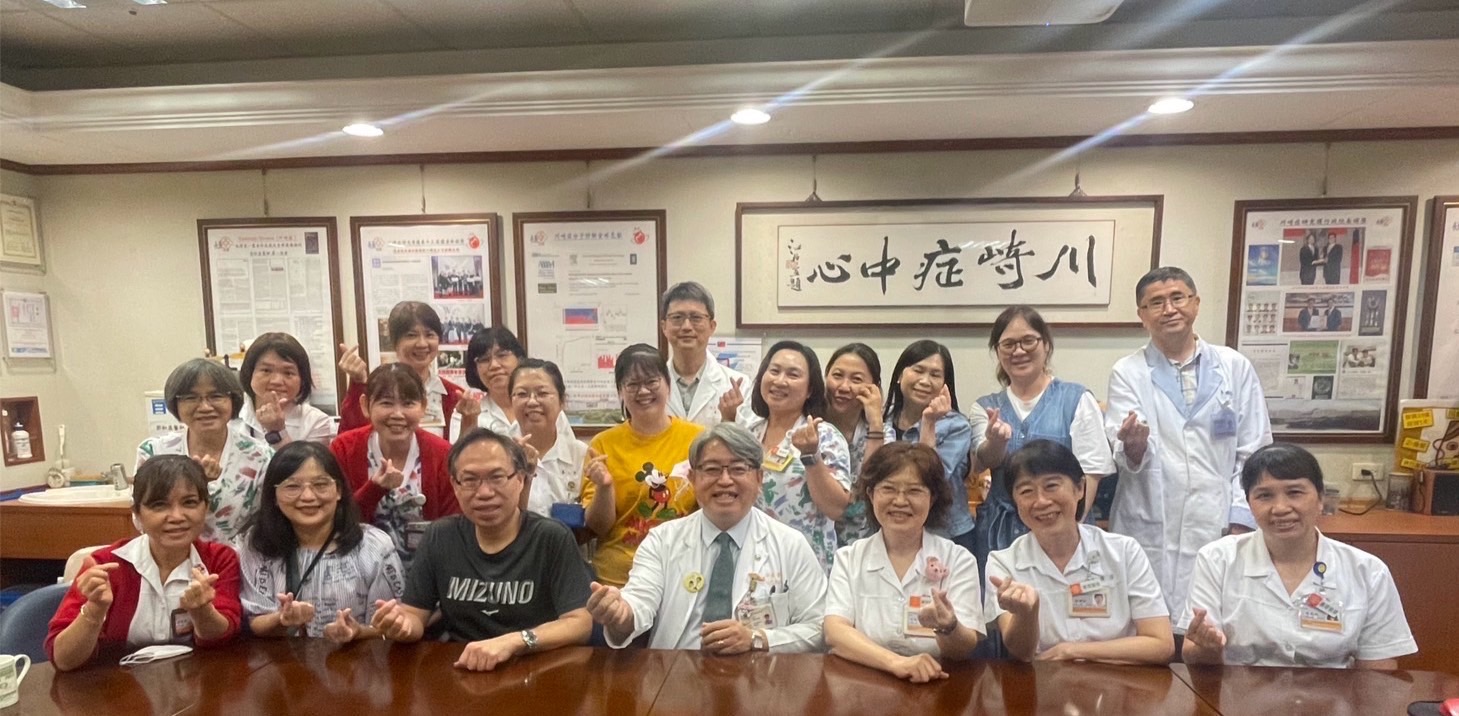 ▲郭和昌教授與其成立的川崎症中心及團隊致力於川崎症的研究（記者李堂安翻攝）