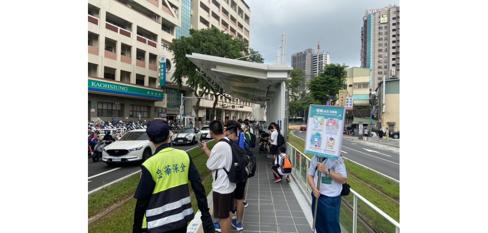高雄輕軌鄰近學校8站 半年內運量大增35% 透過輕軌加班車與168號轉乘接駁公車優化 提高上下學疏運成效