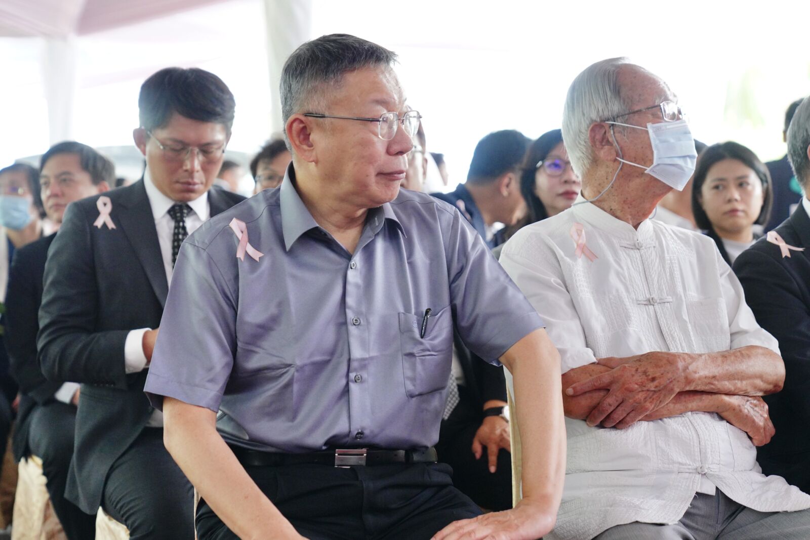 柯文哲率黨籍立委出席傅崐萁母親告別式 立院新會期藍白合氛圍濃厚 260 柯文哲率黨籍立委出席傅崐萁母親告別式 立院新會期藍白合氛圍濃厚 259