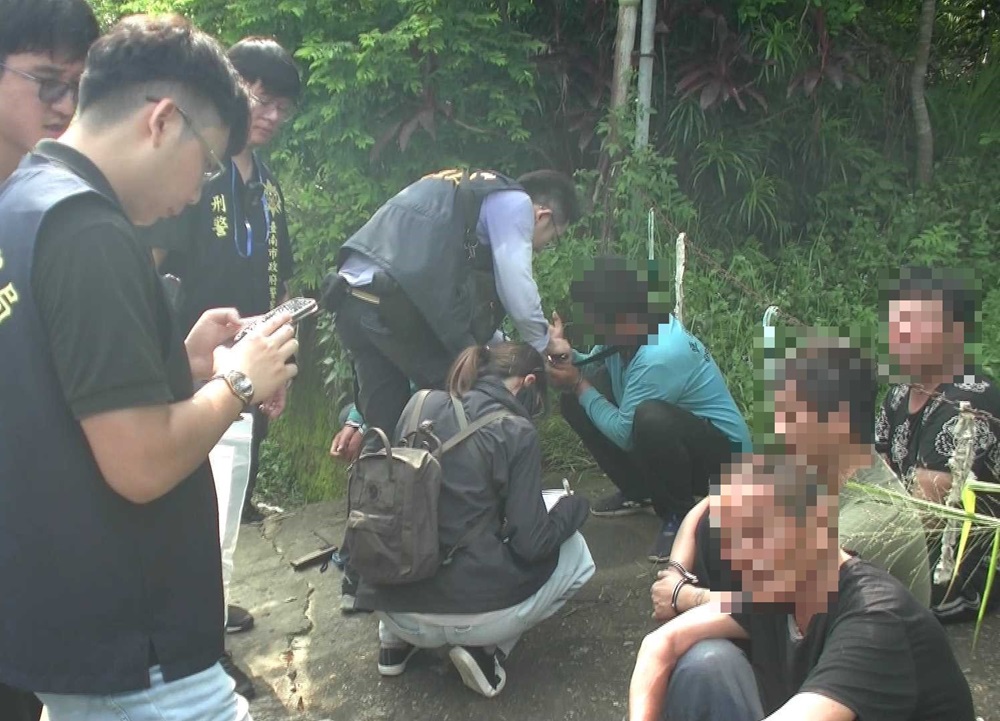 張網盜捕賽鴿 台南警破擄鴿勒贖集團逮15人 242 cnews204240904a01