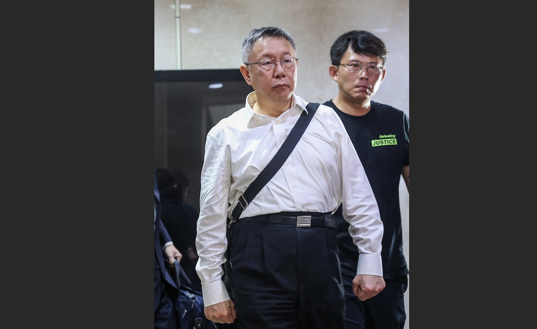 北檢偵辦京華城案,認定前台北市長柯文哲涉犯違背職務收賄及圖利罪,向法院聲請羈押禁見。台北地院認為,檢察官舉證無法認定柯文哲犯罪嫌疑重大,2日凌晨裁定無保請回。圖/中央社
