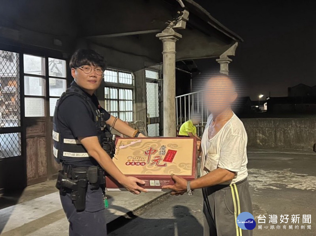 崙背分駐所警員姚彥騰平時用心經營警勤區，逐一發送物資給轄內弱勢及獨老／警方提供