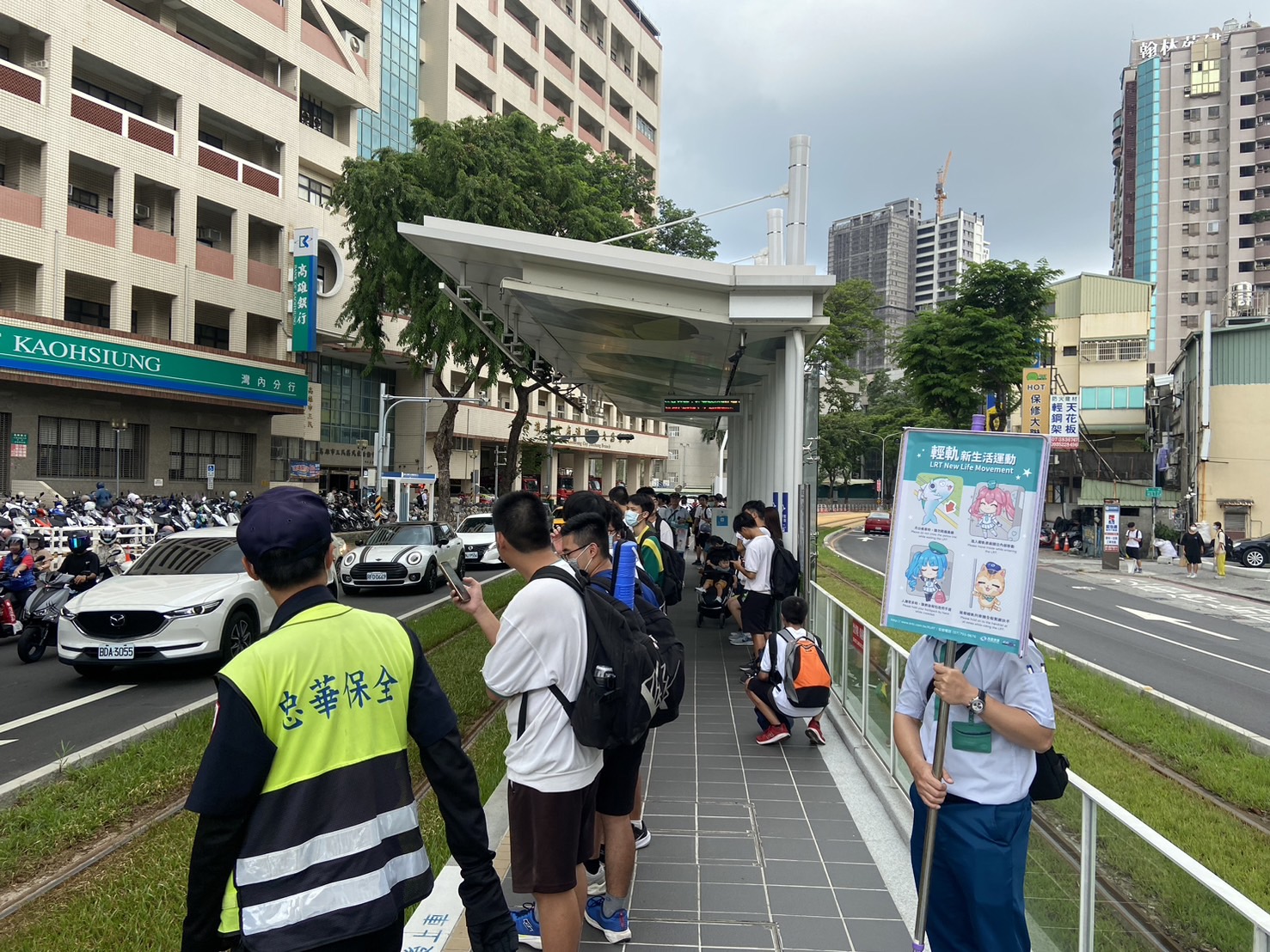 高雄輕軌半年運量大增35%,接駁公車優化上下學疏運 高雄輕軌半年運量大增35%,接駁公車優化上下學疏運