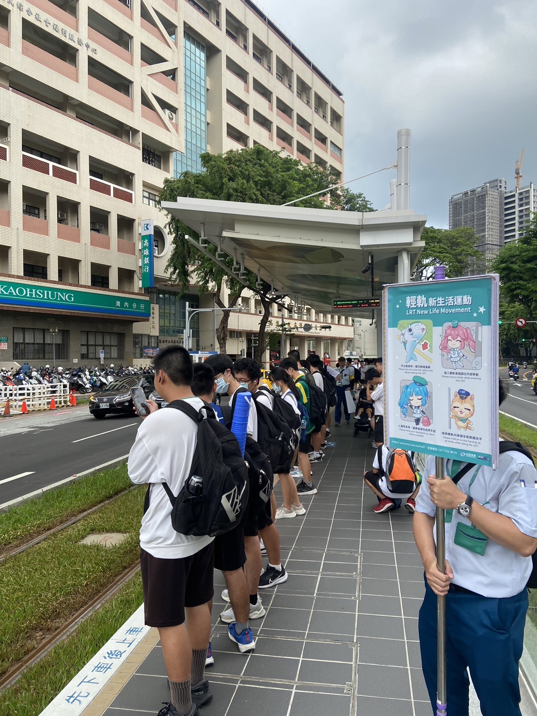 高雄輕軌半年運量大增35%,接駁公車優化上下學疏運 高雄輕軌半年運量大增35%,接駁公車優化上下學疏運