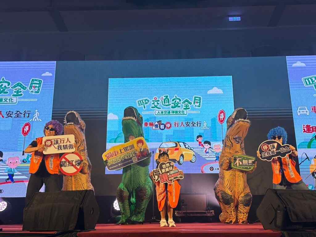 ▲台中區監理所表演精彩舞蹈。（記者廖妙茜拍攝）