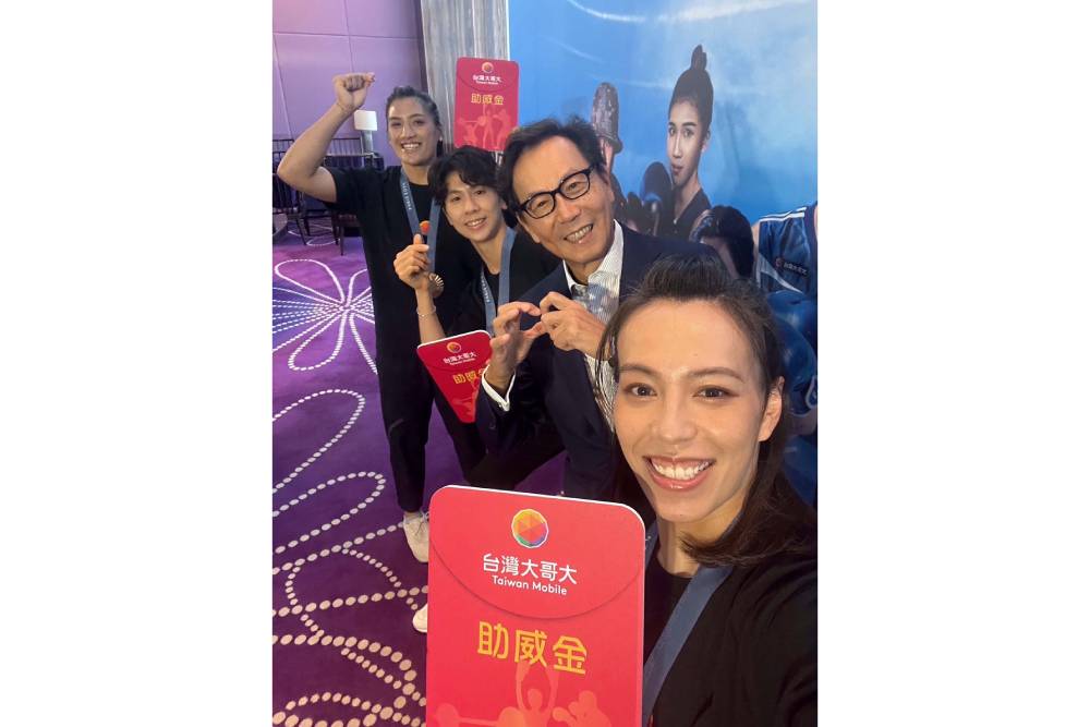 台灣大哥大蔡明忠頒7位數助威金嘉獎奧運健兒 林之晨獻驚喜禮祝再締新猷 254 台灣大哥大蔡明忠頒7位數助威金嘉獎奧運健兒 林之晨獻驚喜禮祝再締新猷 253