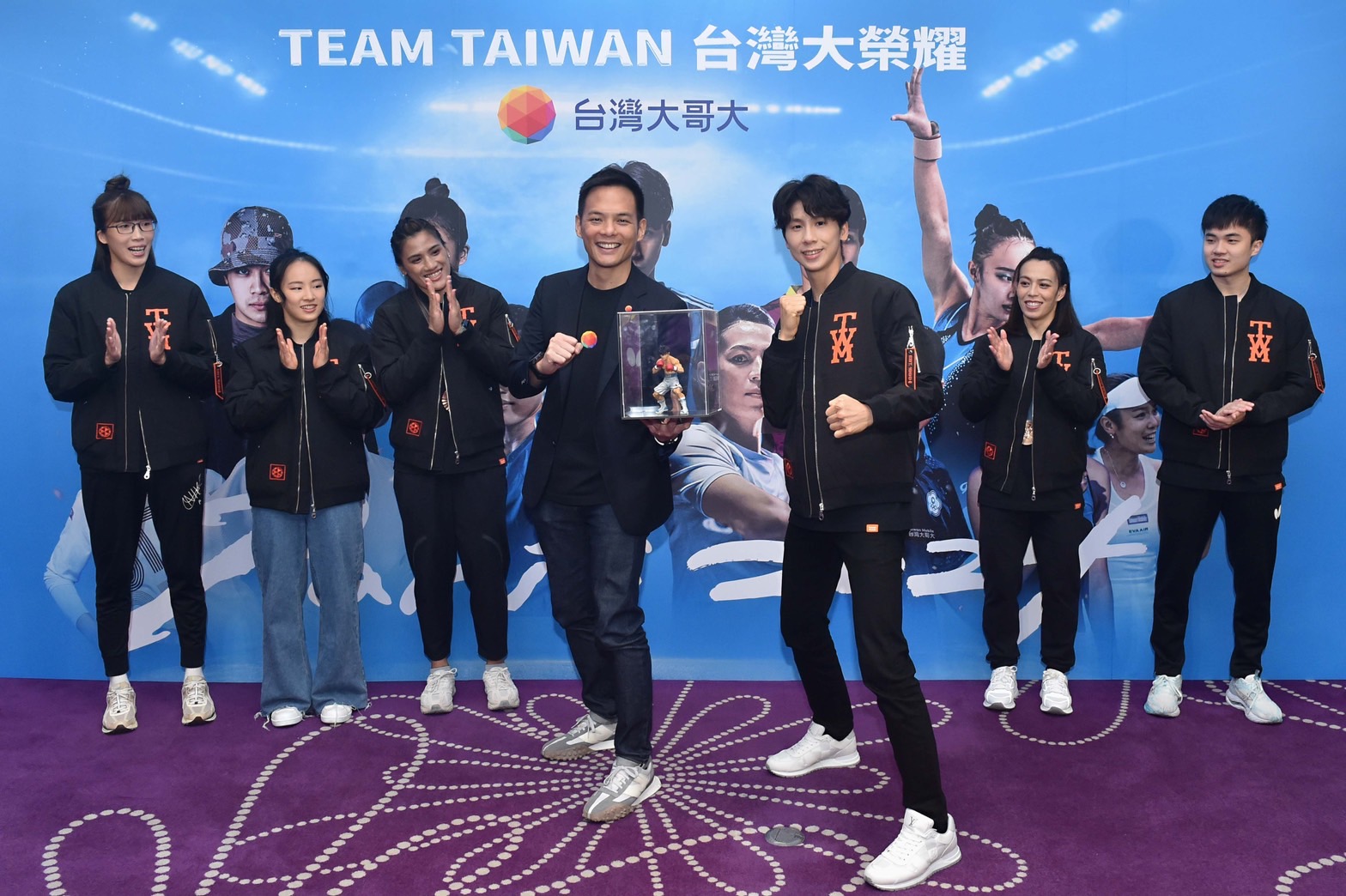 台灣大哥大蔡明忠頒7位數助威金嘉獎奧運健兒 林之晨獻驚喜禮祝再締新猷 256 台灣大哥大蔡明忠頒7位數助威金嘉獎奧運健兒 林之晨獻驚喜禮祝再締新猷 255