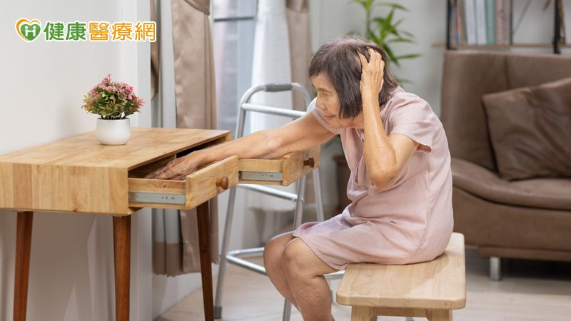 精神科醫:「失智是腦部疾病」非老化造成! 出現早期警訊快就醫
