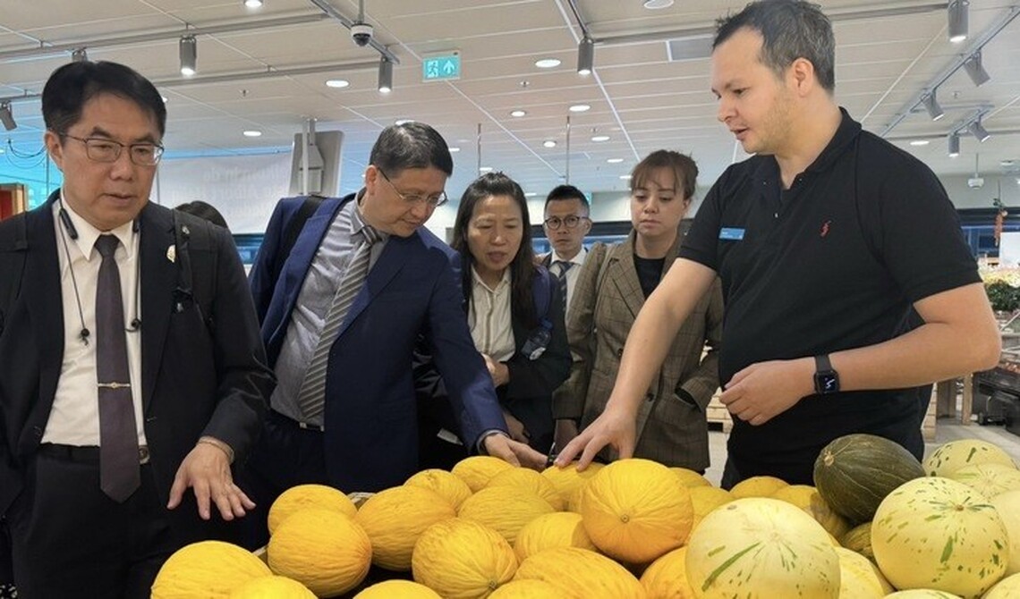 台南鳳梨進軍荷蘭高檔超市 黃偉哲親自促銷