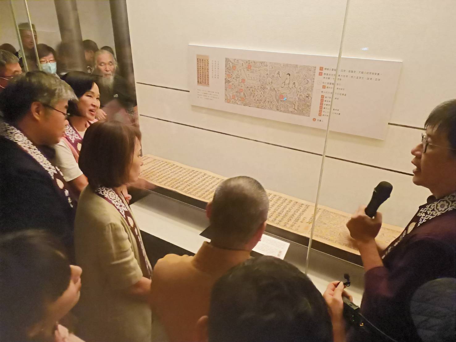 ▲「《法華經》及其美術」特展,精選典藏移展佛陀紀念館展覽(記者李堂安攝)